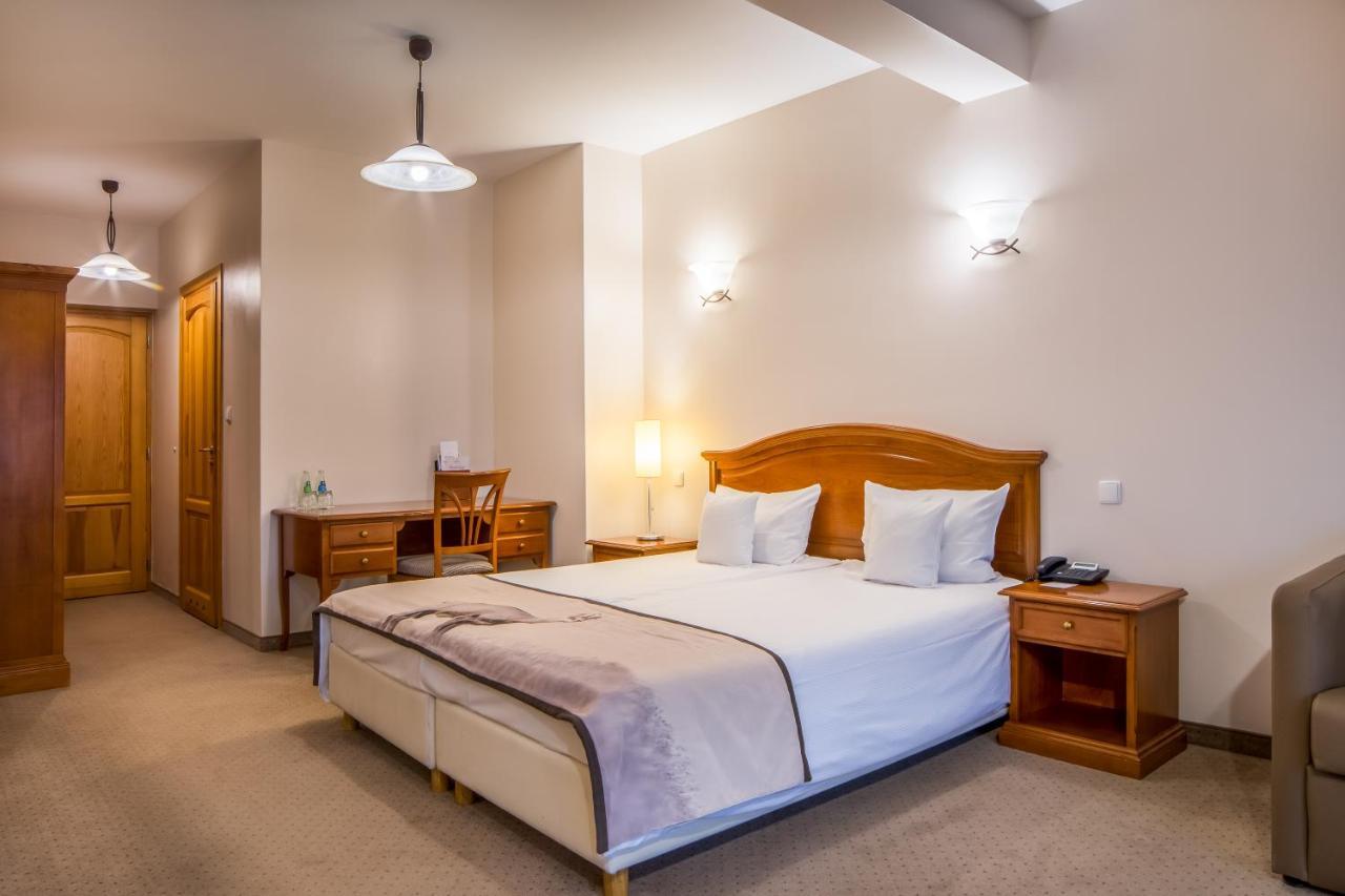 Hotel Nosalowy Dwor ザコパネ エクステリア 写真